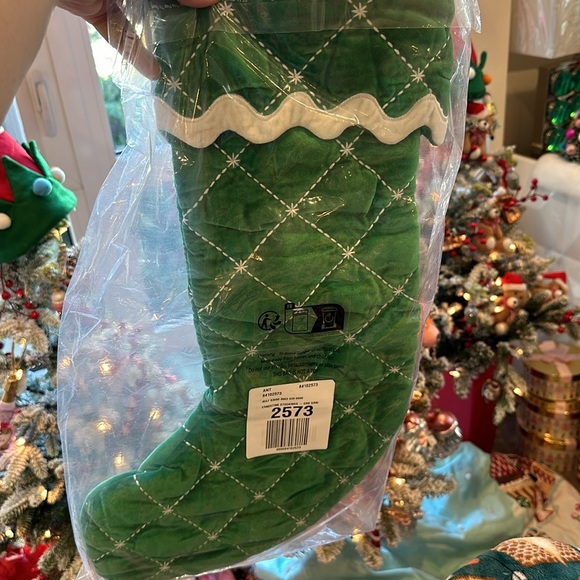 Green and white velvet tufted stocking - Picture 9 of 9